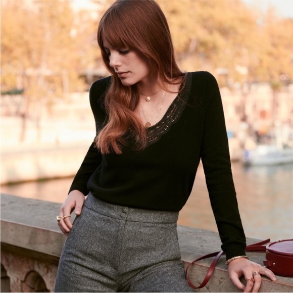 Wool & Cashmere Black V-Neck Sweater - Picture 14 of 15